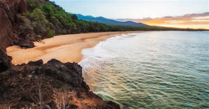 Is it illegal to take sand from Hawaii?