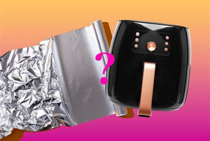 Is it safe to put aluminum foil on a battery?