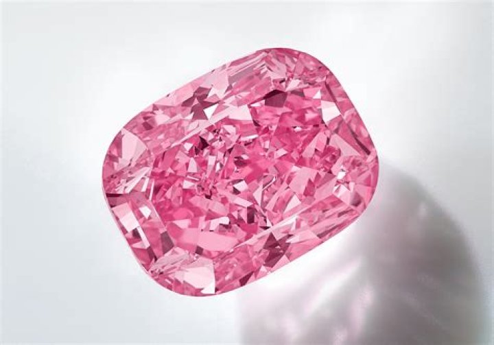 Is Pink Diamond more powerful than white diamond?