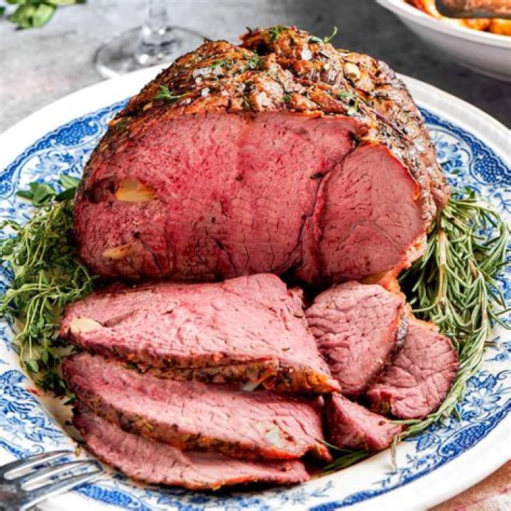 Is rump roast more lean than chuck roast?