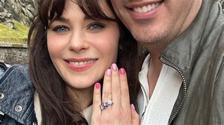 Is Zooey Deschanel married to Joseph Gordon Levitt?