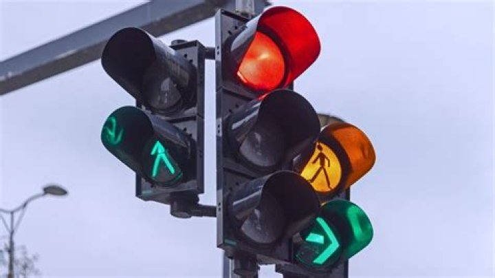 Should you sit in gear at traffic lights?