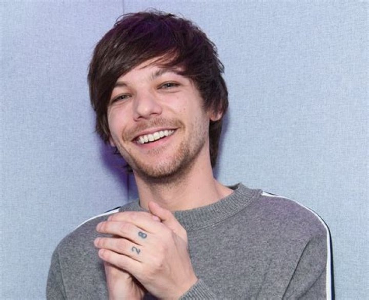 What are Louis Tomlinson fans called?