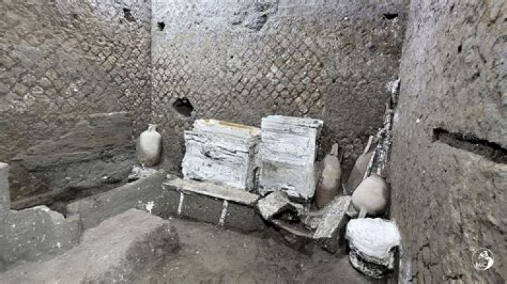 What did slaves do in Pompeii?