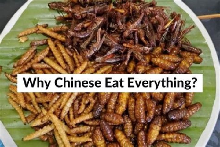 What do Chinese eat with tea?