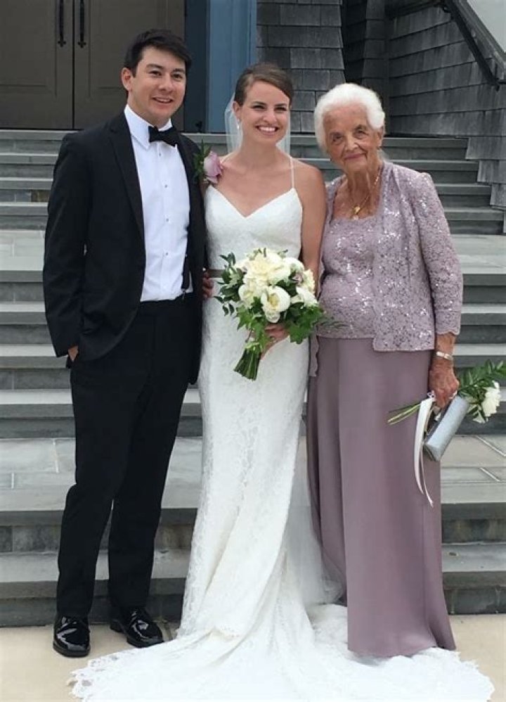 What does grandmother of the bride wear?