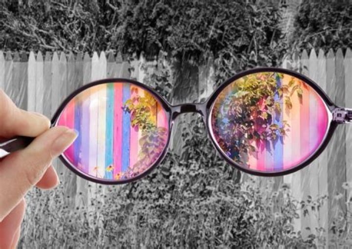 What does it mean to be wearing rose-colored glasses?