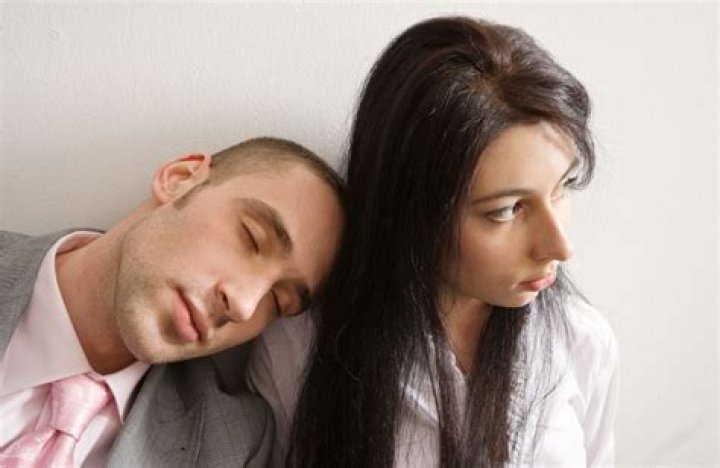 What does it mean when a girl puts her head on your shoulder?