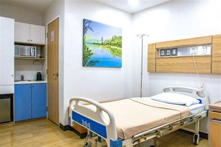 What is a single standard room?