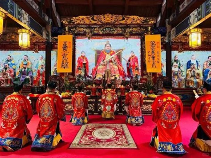 What is China's main religion?