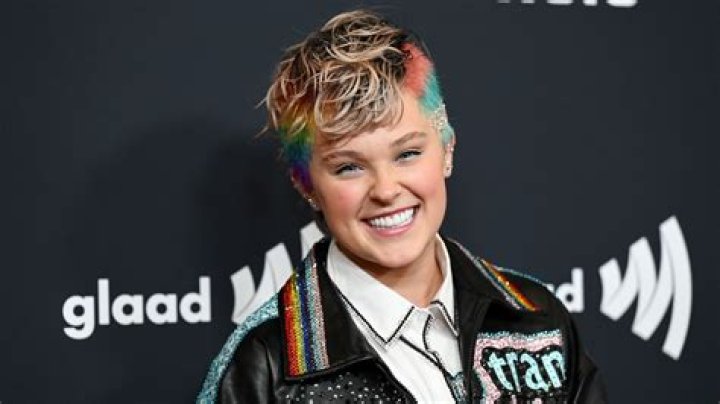 What is JoJo Siwa's real hair color?