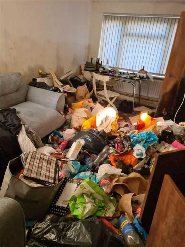 What is the difference between clutter and hoarding?