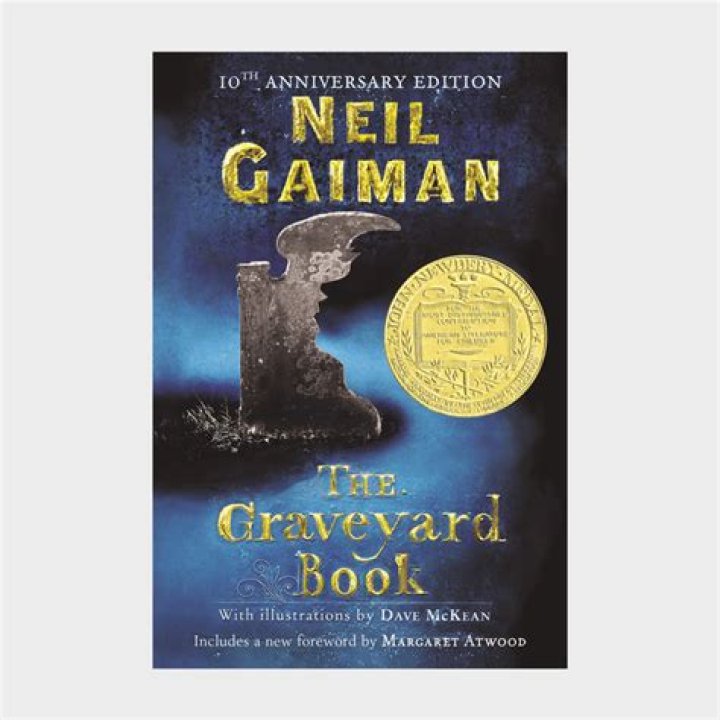 What is the main setting in The Graveyard Book?