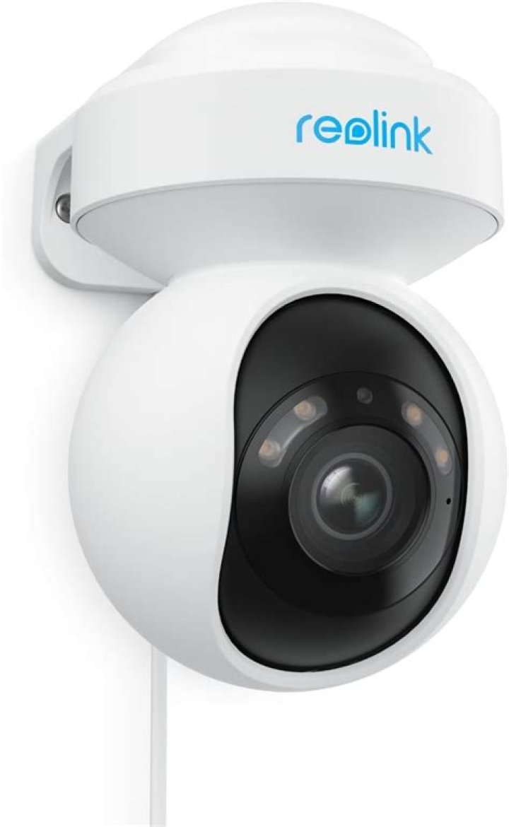 What is the range of Reolink cameras?