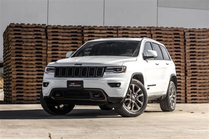 What Jeep Cherokee can tow 5000 lbs?