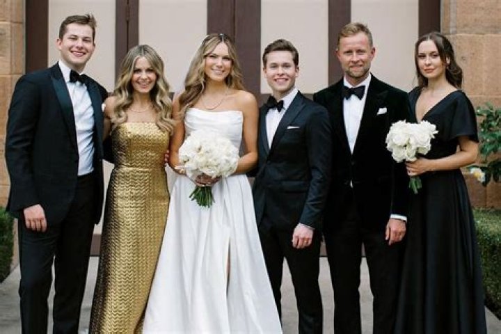 What size bra does Candace Cameron Bure wear?