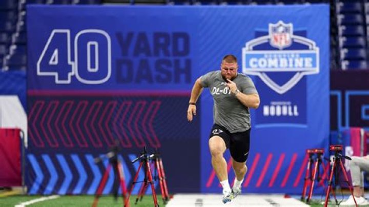 What was Deion Sanders 40-yard dash time?