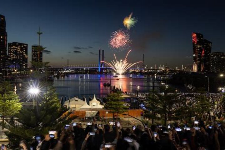 Where can I watch fireworks in Orlando for free?