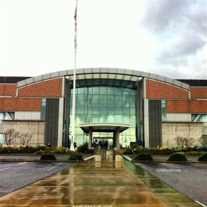 Where does GREY's Anatomy take place?