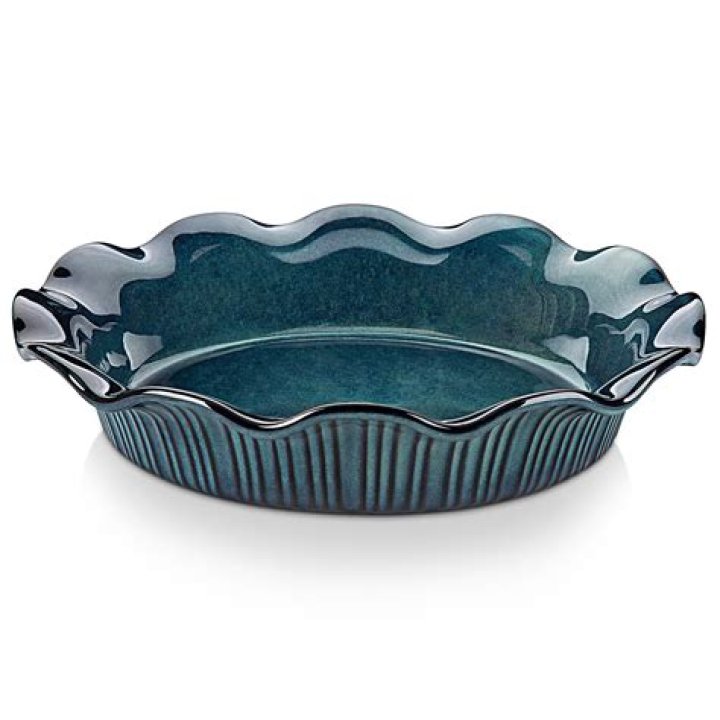 Which is better glass or metal pie pan?