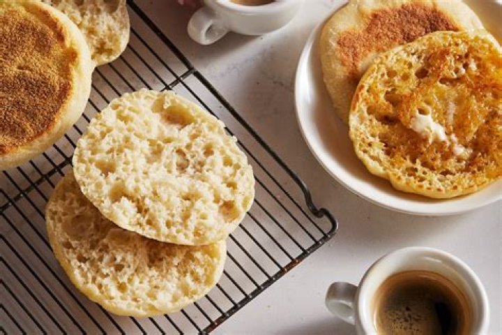 Which is healthier bagels or English muffins?