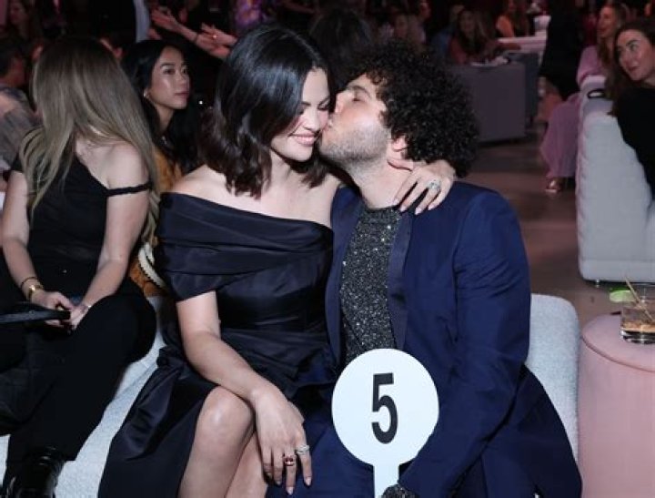 Who are Selena Gomez's ex boyfriends?