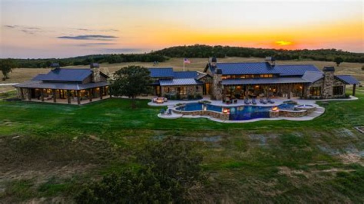 Who has the biggest ranch in Texas?