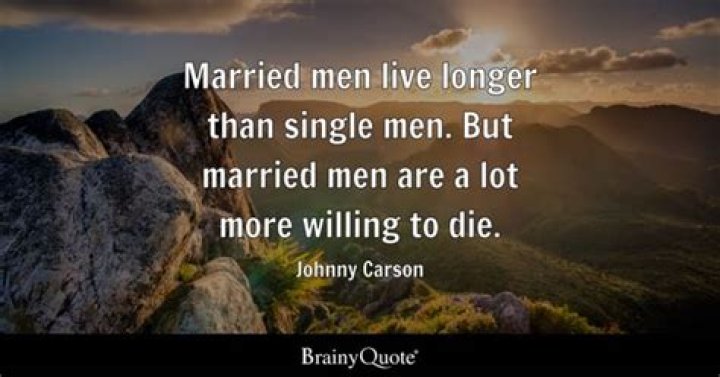 Who lives longer married or single man?