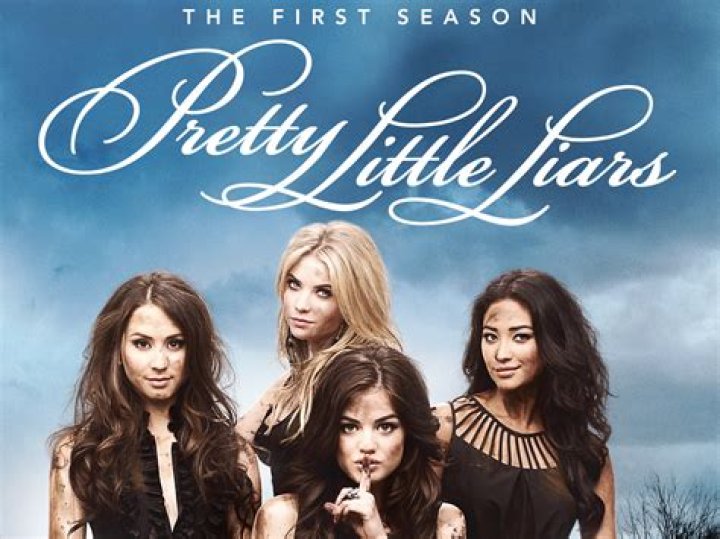 Who massaged Emily in Pretty Little Liars?