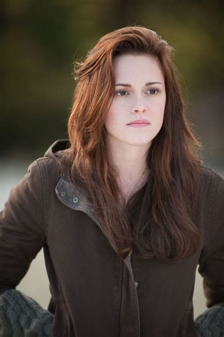 Who plays teen Emma Swan?