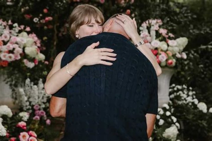Why did Taylor Swift unfollowed everyone on Instagram?