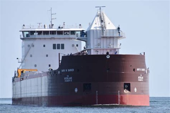 Why Do Great Lakes ships have round bows?