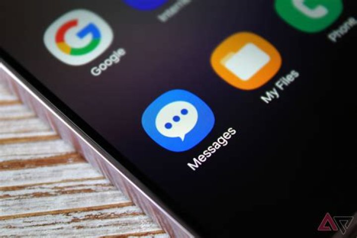 Why is there a little blue dot on my contact icon in my messaging app on my Android mobile phone?